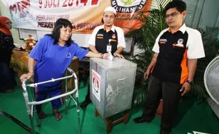 FOTO PILPRES 2014 : Pemungutan Suara Kaum Disabilitas Disimulasikan