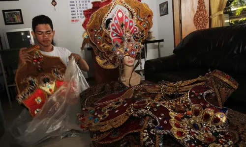 FOTO SOLO BATIK CARNIVAL : Kemas Kostum, Bisa Dipakai SBC Berikutnya