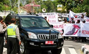 FOTO TAMBAK UDANG BANTUL : Petani dan Peternak Samas Demo Tolak Tambak