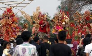 FOTO VASTENBURG CARNIVAL 2014 : Gladi Libatkan Berbagai Elemen Warga