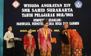 FOTO WISUDA SMK SAHID : 180 Siswa Wisuda di Kusuma Sahid Prince Hotel