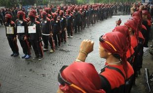 PRABOWO CAPRES : Buruh Longmarch Bandung-Jakarta demi Prabowo-Hatta