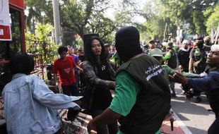 CFD SOLO : Car Free Day Tegang, Polisi Mediasi JAT dan LUIS