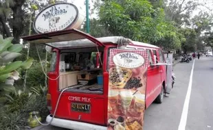 KULINER SOLORAYA : Mobile Food Van Ramai-Ramai Tawarkan Aneka Menu