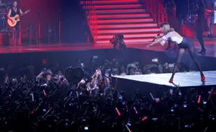 FOTO KONSER TAYLOR SWIFT : Ini Dia Aksi Taylor Swift di Jakarta