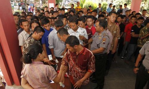 LOWONGAN KERJA : Serbu UNS Solo, 11.886 Calon TKI Ikuti Tes ke Korea