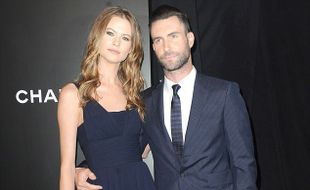 Behati Prinsloo dan Adam Levine Unggah Foto Anak Pertama