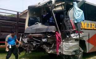 KECELAKAAN SRAGEN : Bus Mira Vs Bus Pariwisata, Belasan Penumpang Luka