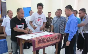 FOTO IKRAR DAMAI : Sukarelawan Klaten Sepakat Jaga Perdamaian Selama Pilpres 