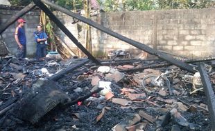 KEBAKARAN SOLO : Rumah Tak Berpenghuni Ludes Terbakar