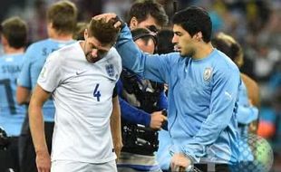 SUAREZ MENGGIGIT : Uruguay Akan Banding Hukuman Suarez ke FIFA