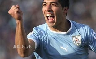 INSIDEN GIGITAN SUAREZ : FIFA Tolak Banding Luis Suarez