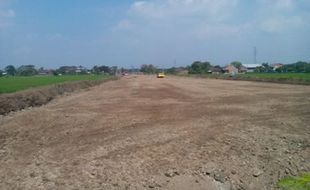 PROYEK TOL SOKER : Ganti Rugi Pembebasan Lapangan Krikilan Cair Bulan Depan