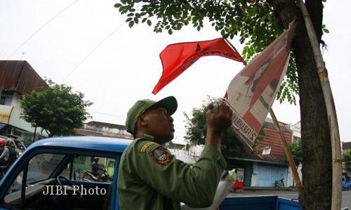 PILPRES 2014 : Dicopot Paksa, Alat Peraga Kampanye Tak Langsung Dimusnahkan