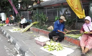 LEBARAN 2014 : Penjualan Ketupat Diperkirakan Menurun