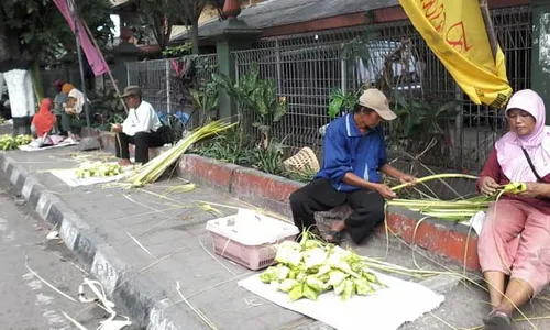 LEBARAN 2014 : Penjualan Ketupat Diperkirakan Menurun