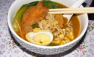 Ramen Jepang dengan Toping Arab