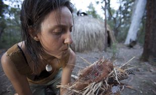 KISAH UNIK : Uji Nyali, Gadis Ini 1 Tahun Tinggal di Hutan