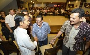 FOTO JOKOWI CAPRES : Jokowi Larang Sukarelawan Turun ke Jalan