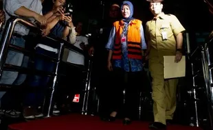 KASUS SUAP DI MK : Ajudan dan Istri Muda Wali Kota Palembang Diperiksa KPK