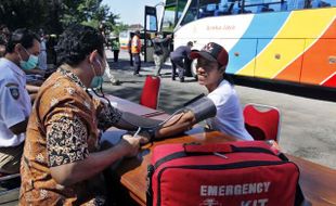 FOTO LEBARAN 2014 : Kelaikan Angkutan Mudik Lebaran Diuji