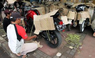 FOTO LEBARAN 2014 : Paket Motor Meningkat Sepanjang Ramadan 2014