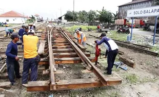 FOTO LEBARAN 2014 : Wesel Stasiun Solo Balapan Diganti