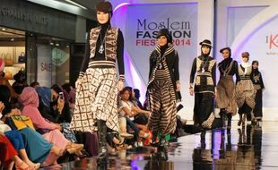 FOTO MOSLEM FASHION FIESTA 2014 : 11 Desainer Solo Pamer Karya