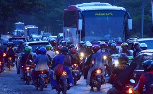 FOTO MUDIK LEBARAN 2014 : Begini Padatnya Arus Balik Lebaran di Saradan