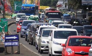 FOTO MUDIK LEBARAN 2014 : Begini Padatnya Arus Balik di Lohbener