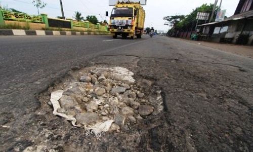 MUDIK LEBARAN 2014 : Waspadai Jalan Bergelombang di Jalan Raya Subah