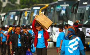 FOTO MUDIK LEBARAN 2014 : Perusahaan Gas Negara Pulangkan 2.520 Perantau