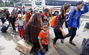 FOTO MUDIK LEBARAN 2014 : Puncak Arus Mudik Tak Picu Penumpukan Bus