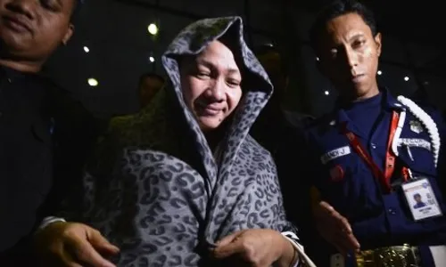 FOTO PEMBERANTASAN KORUPSI : Istri Bupati Karawang Ditahan KPK