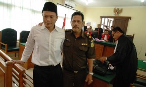 FOTO PEMBUNUHAN DI DEPOK : Ini Dia Pembunuh Sadis Siswi SMK Cibinong