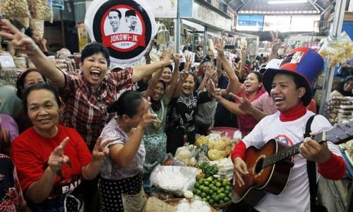 FOTO PILPRES 2014 : Kampanye Salam Dua Jari di Pasar Gede