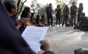 FOTO PILPRES 2014 : Perempuan Surakarta Berdoa Pilpres 2014 Damai