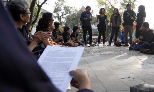 FOTO PILPRES 2014 : Perempuan Surakarta Berdoa Pilpres 2014 Damai