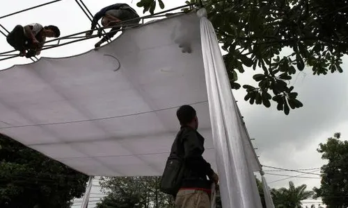 FOTO PILPRES 2014 : Tenda TPS Mulai Didirikan