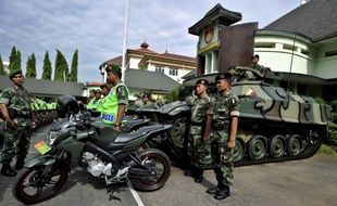 FOTO PILPRES 2014 : Tentara di Semarang Siapkan Tank Beroda Besi