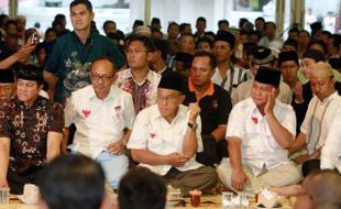 FOTO PRABOWO CAPRES : Prabowo Buka Puasa di Jogja