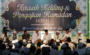 FOTO RAMADAN 2014 : Pejabat Kota Solo Dampingi Habib Syech