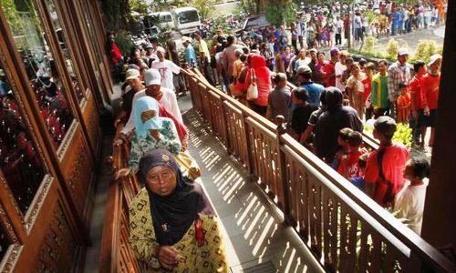 FOTO ZAKAT FITRAH : PNS Solo Bagikan 13,65 Ton Beras