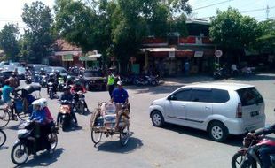 MUDIK LEBARAN 2014 : Jalur Alternatif Gemolong Padat Merayap