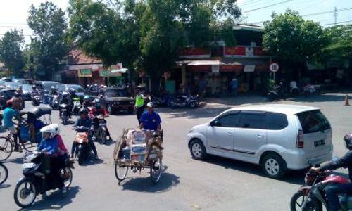 MUDIK LEBARAN 2014 : Jalur Alternatif Gemolong Padat Merayap