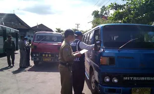 Angkutan Desa Tak Layak Jalan Terjaring Operasi di Terminal Wates