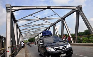 INFO MUDIK 2014 : Siang Ini, Jalur Comal-Semarang Macet Total