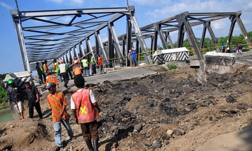 LEBARAN 2014 : Jembatan Comal Ambles, Rute KA Pekalongan Ekspres Diperpanjang Sampai Pemalang