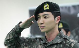 K-POP : Leeteuk Akan Keluar Wamil Tanpa Upacara Khusus 