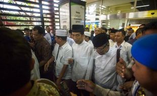 FOTO MASA TENANG PILPRES 2014 : Jokowi dan Rombongan Pulang dari Umrah